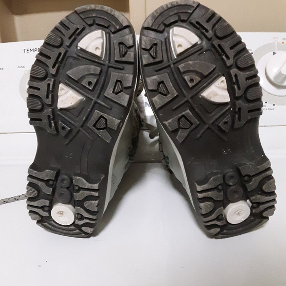Size 11 kids snow boots - Picture 7 of 8